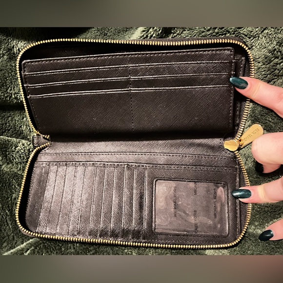 Michael Kors Zip Around Wallet - Picture 4 of 5
